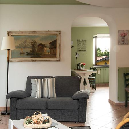 Tinas Yellow Home Leggiuno Exterior photo