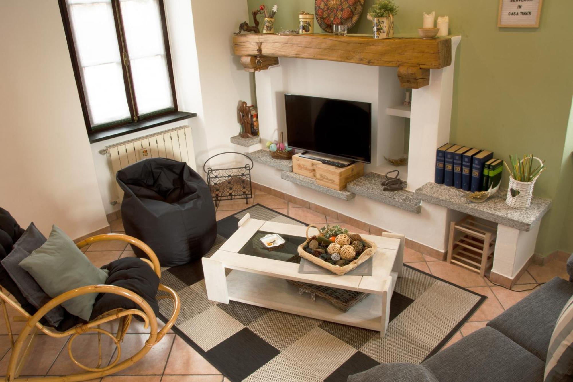 Tinas Yellow Home Leggiuno Exterior photo
